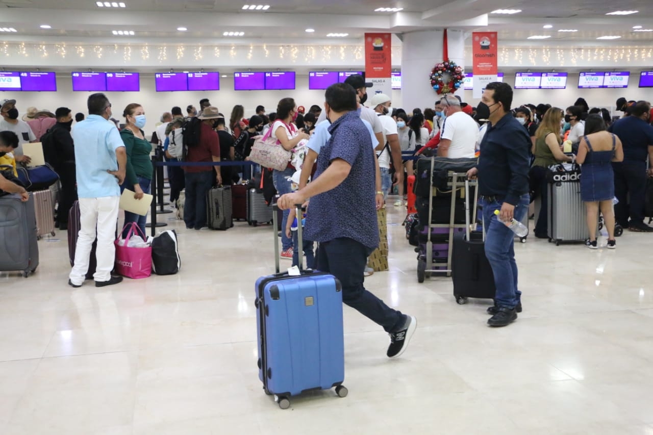 Cancelación de vuelos en el Aeropuerto de Cancún, podría tener relación con huelgas de empleados