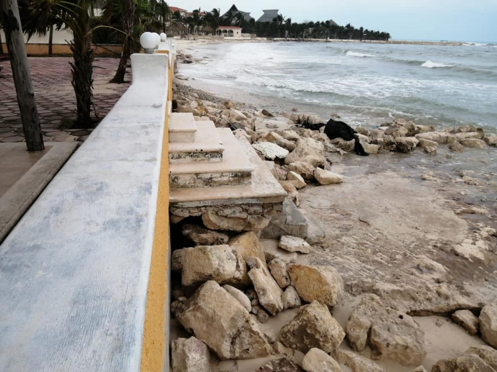 Aumento de erosión en Playa del Carmen preocupa a empresarios