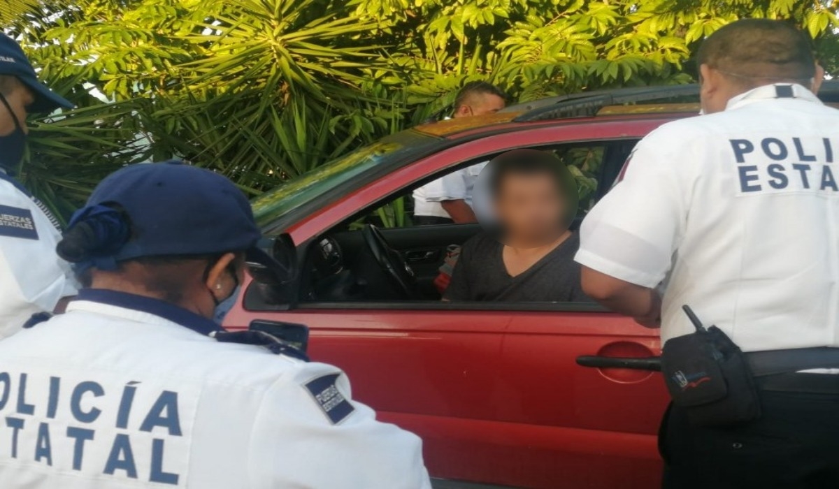 Presunto asesor de diputado es detenido por manejar en sentido contrario en Chetumal
