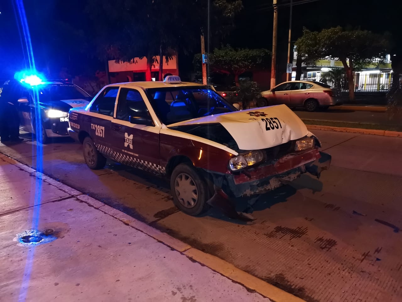 Taxista provoca accidente en Ciudad del Carmen tras quedarse dormido
