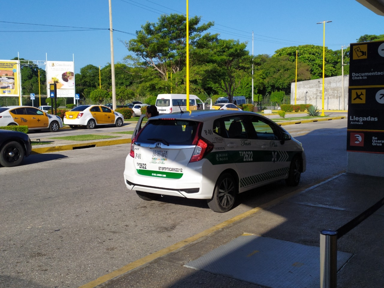 Taxis de sitio con altos precios en el Aeropuerto Internacional de Ciudad del Carmen