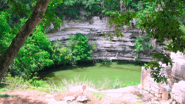Cenote de Chichén Itzá: los cinco objetos más extraños que se han sacado