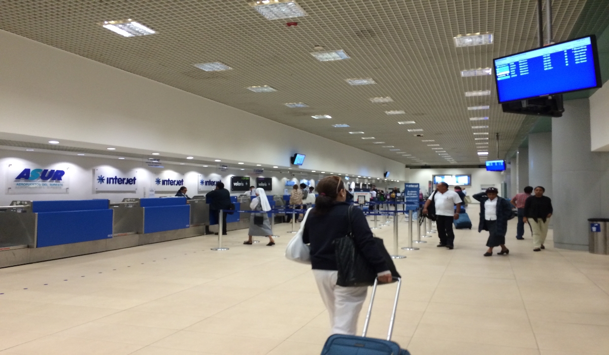 Le impiden viajar con las cenizas de su madre en el Aeropuerto de Mérida