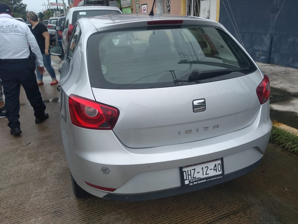 Caos vial y daños por 10 mil pesos en choque de Ciudad del Carmen