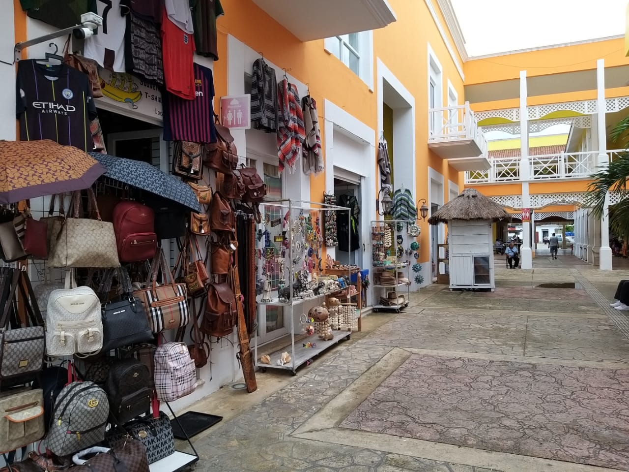 Cancelación de cruceros pone en jaque a comerciantes de Cozumel