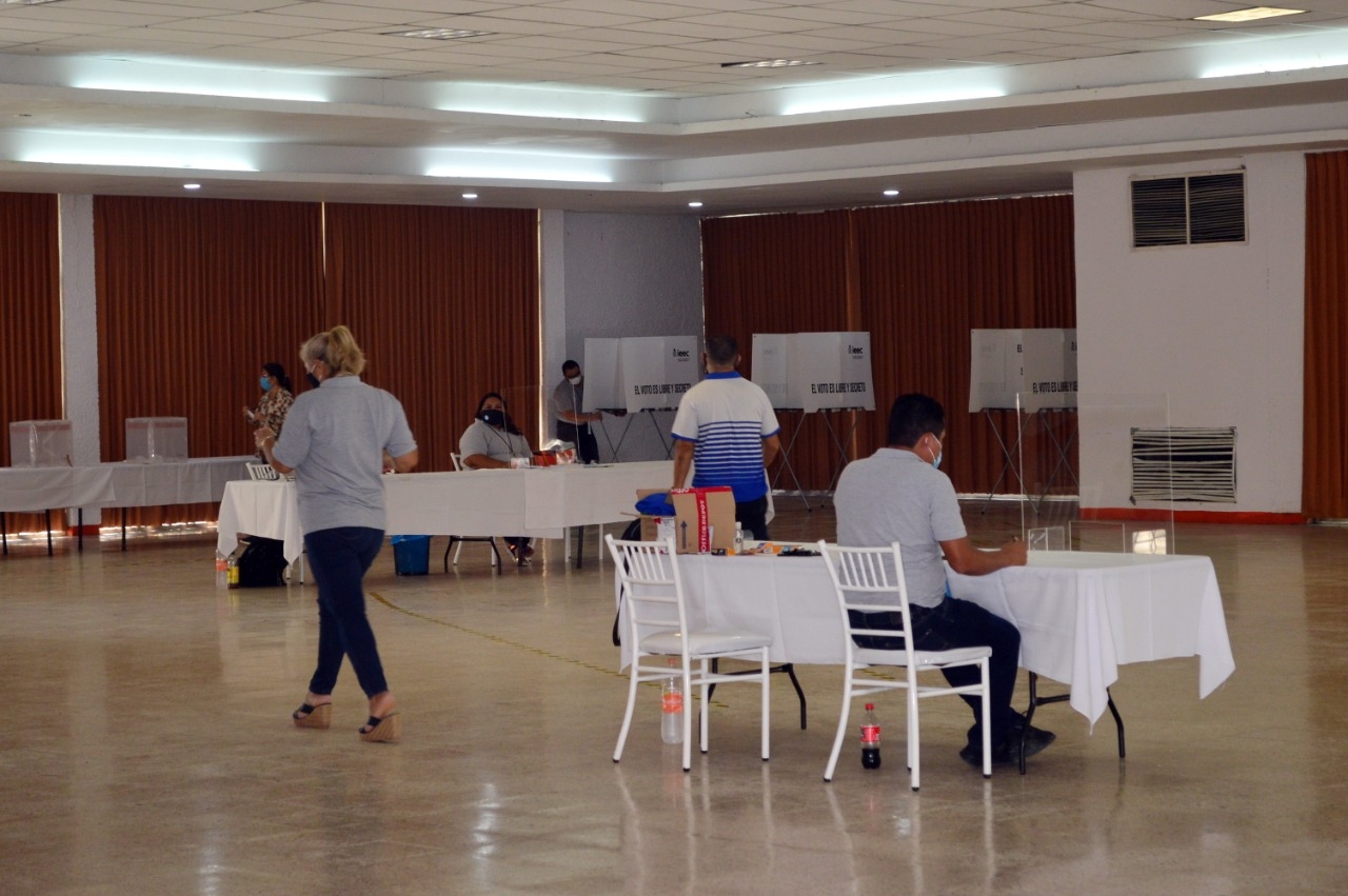 Exponen contrato colectivo a miembros del Cecytec en Campeche
