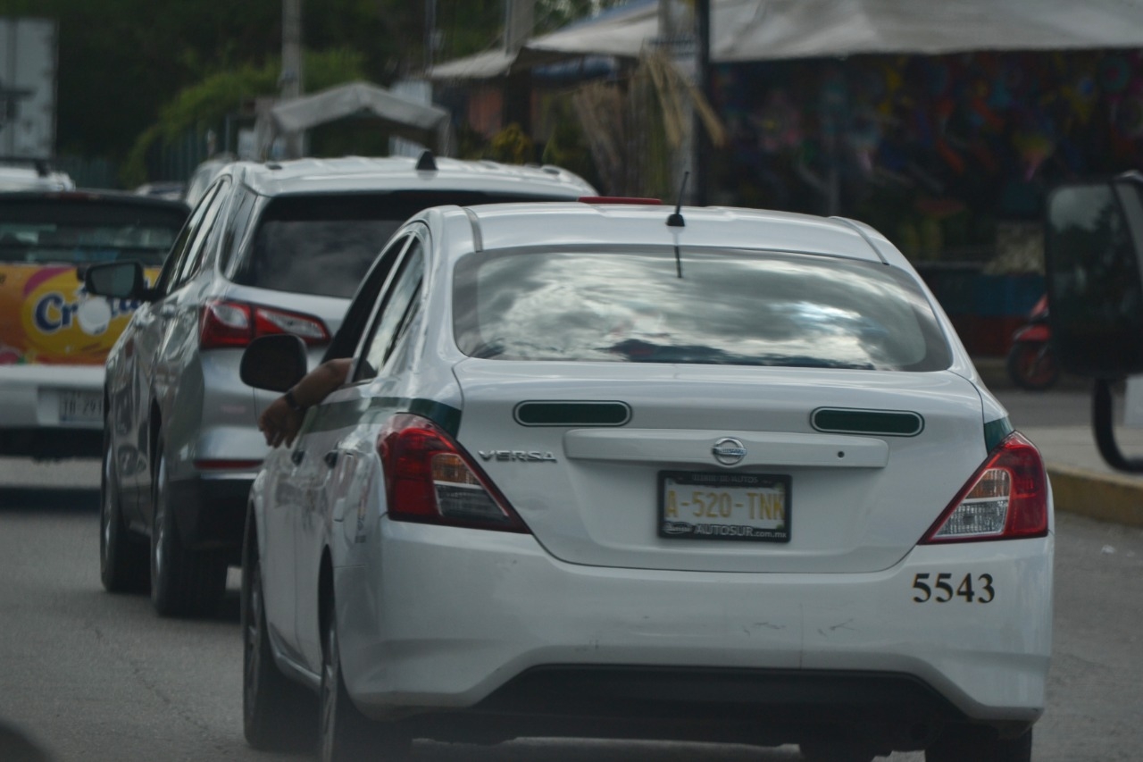 Taxistas podrán aumentar sus tarifas durante Navidad en Cancún