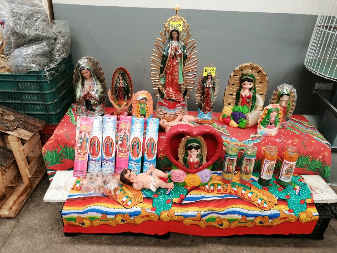 Pandemia afecta ventas de artículos sobre la Virgen de Guadalupe en Ciudad del Carmen