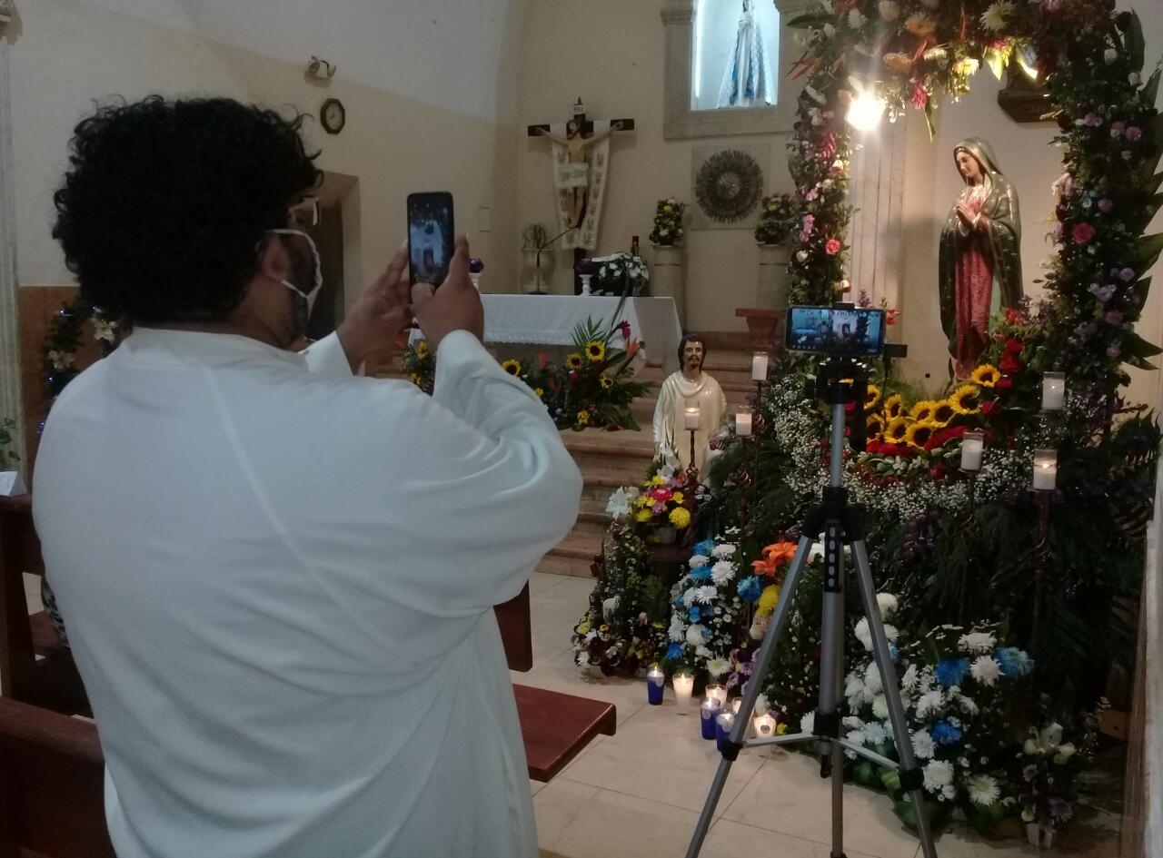 Sin mariachis y con sana distancia, festejan a la Virgen de Guadalupe en Kanasín