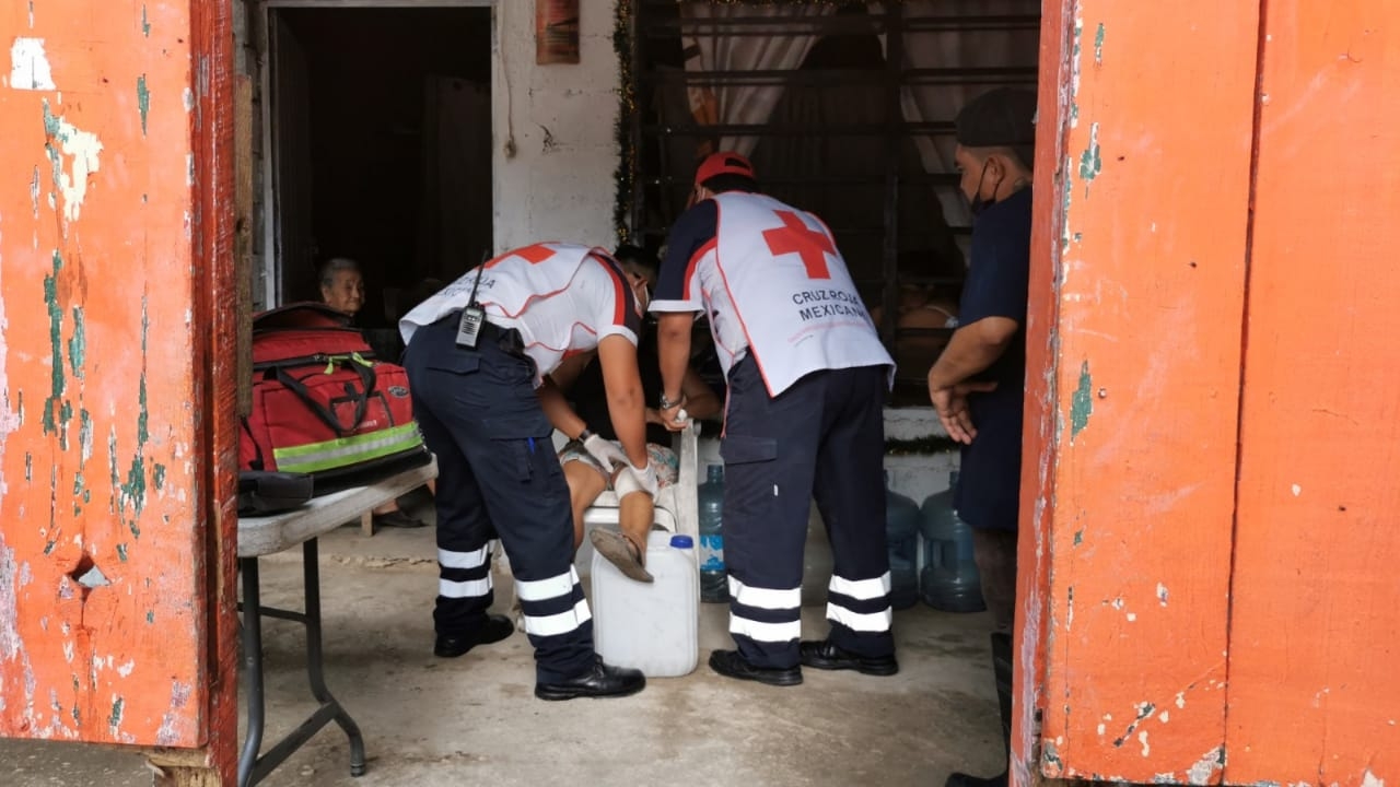 Mujer sufre accidente casero y es trasladada al hospital en Ciudad del Carmen