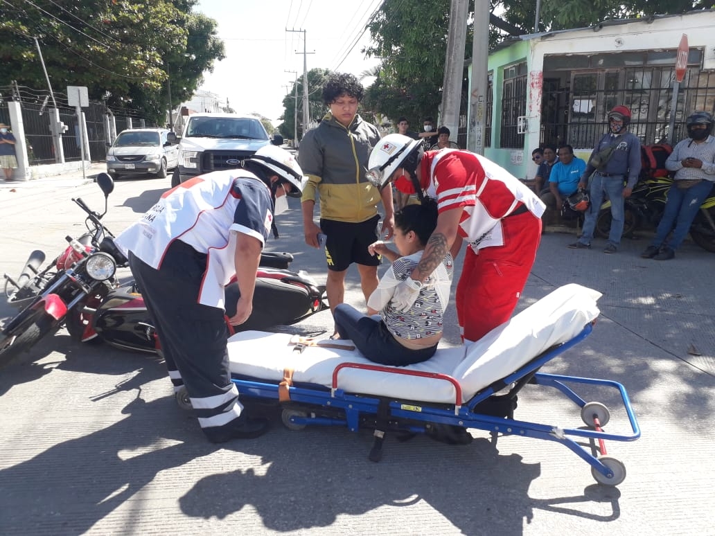 Motociclista resulta herida tras provocar accidente vial en Ciudad del Carmen