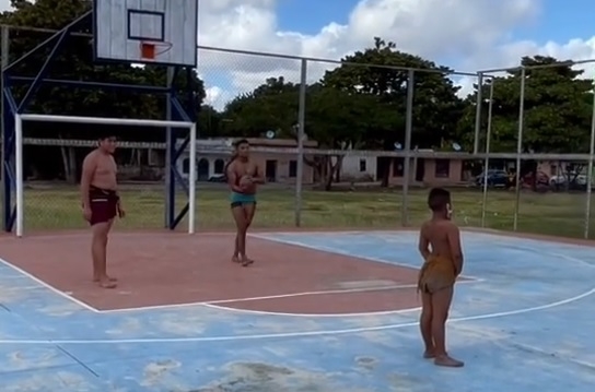 Rommel Pacheco comparte TikTok de niños mayas jugando Pok Ta Pok en Yucatán
