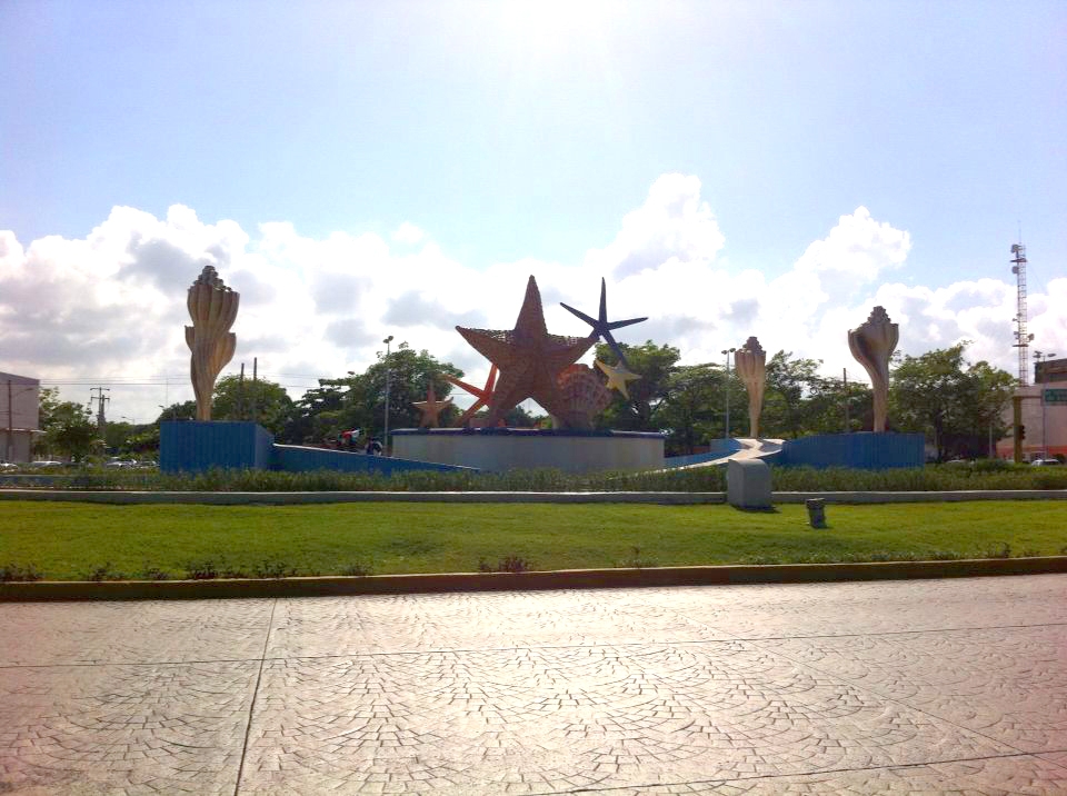 El Ceviche se localiza justo a un lado de la vía nde retorno que será cerrada este sábado 23 de abril por eventos del Aniversario de Cancún