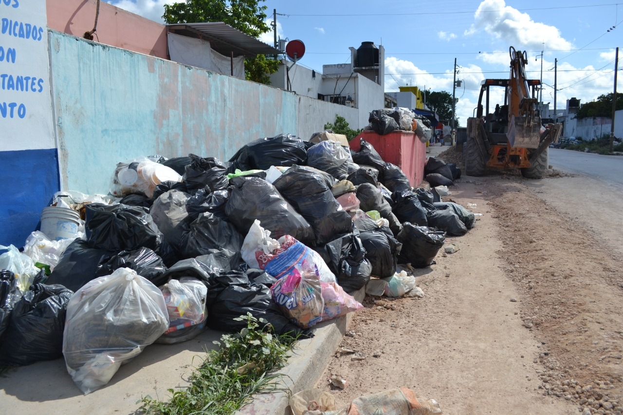 Suspenden pagos a concesionaria de basura en Cancún por no cumplir con su trabajo