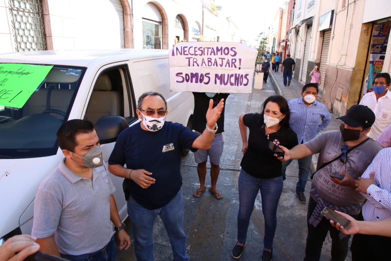 Banqueteros protestan por cancelación de fiestas en Yucatán