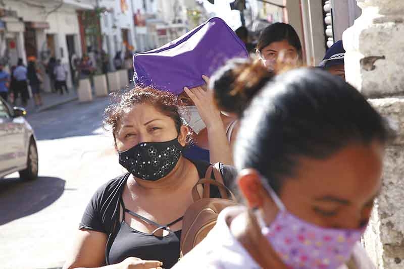 Por compras navideñas más de 700 mil personas desafían al covid-19 en Yucatán