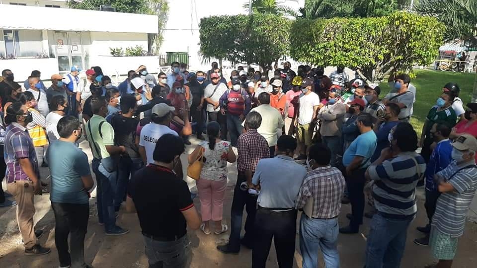 Trabajadores del Ayuntamiento de Chetumal denuncian descuentos en aguinaldos