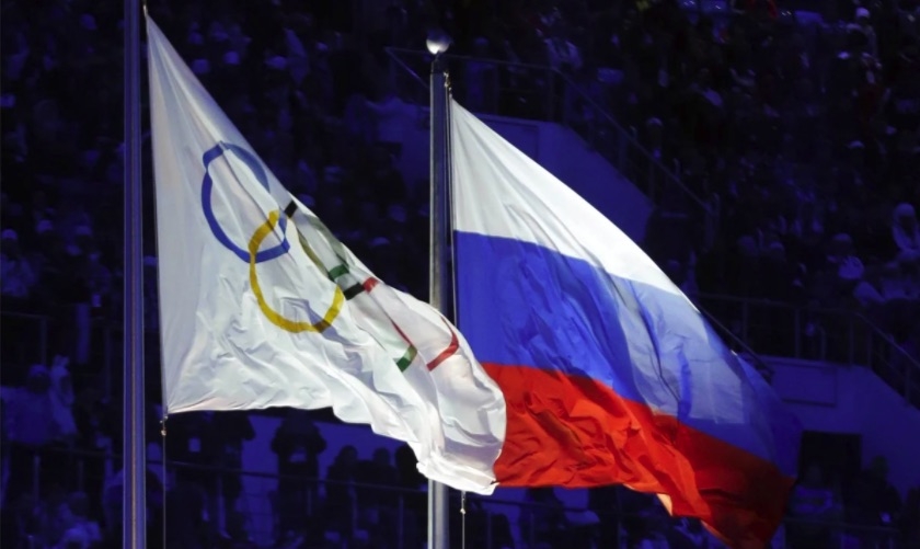 En Tokio 2020, los rusos portan las siglas ROC y utilizan una bandera alternativa que porta los colores rojo, azul y blanco, para simbolizar a las olimpiadas.
