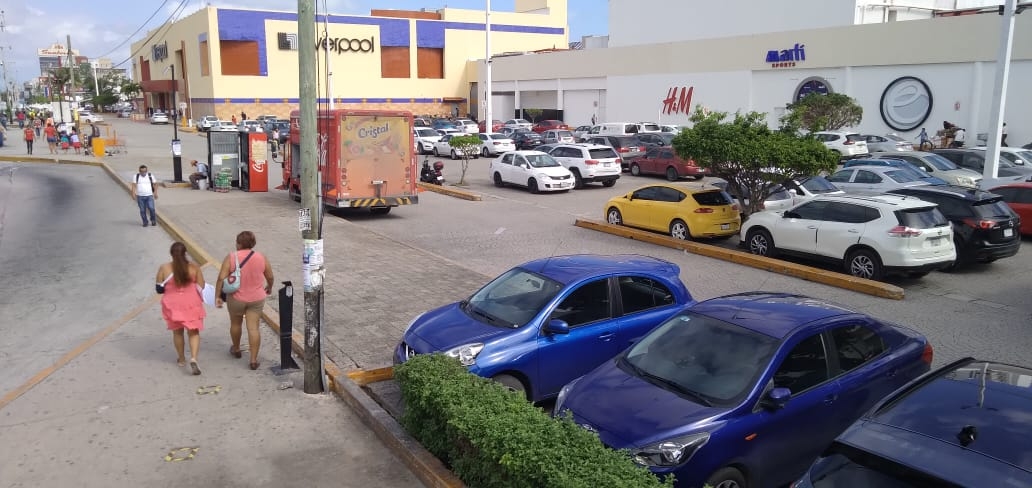 Se reporta explosión en el restaurante Toks en Plaza Las Américas Cancún