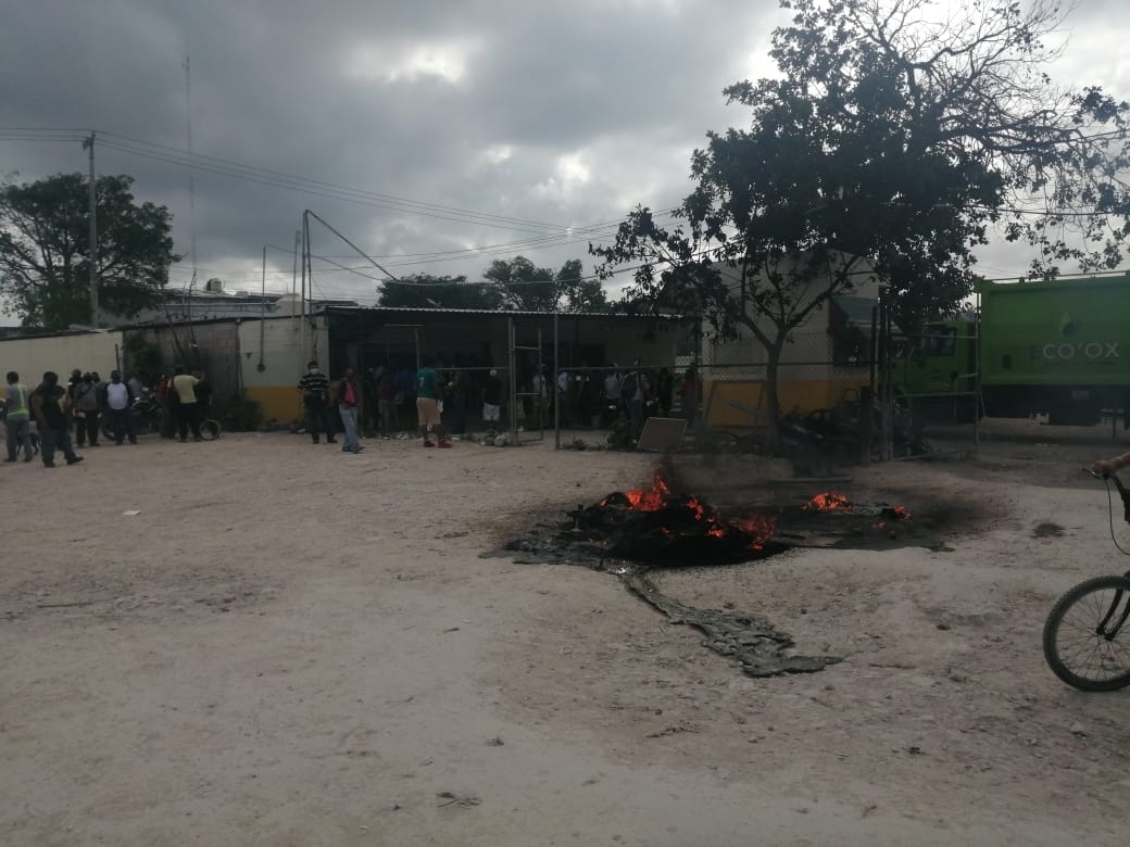 Exempleados de Inteligencia México en Cancún protestan por falta de pagos