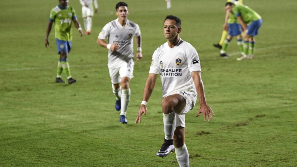 'Chicharito' sigue con racha goleadora y lleva a Los Ángeles Galaxy a los 'playoffs'