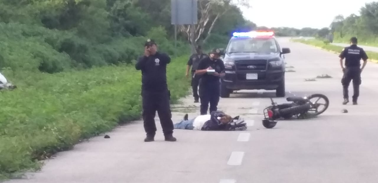 Motociclista se rompe el pie tras derrapar en la carretera Peto-Mérida
