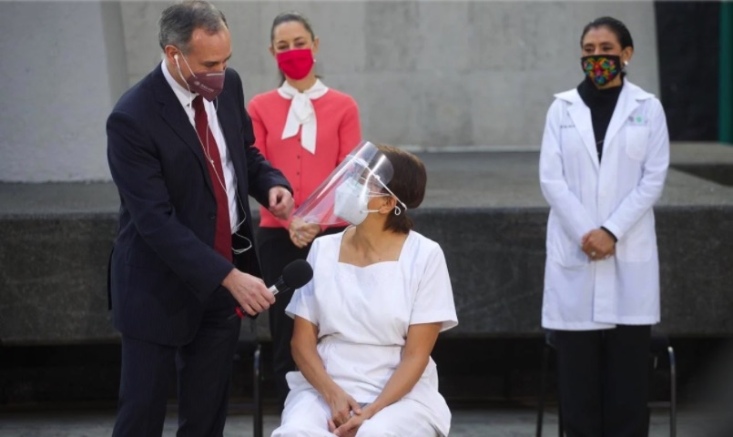 ¿Quién es María Ramírez, la primera vacunada contra COVID-19 en México?