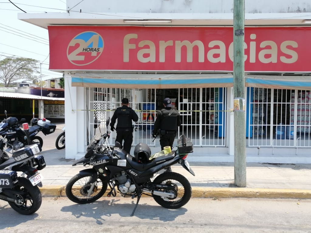 A punta de pistola, roban 3 mil pesos de una farmacia en Ciudad del Carmen