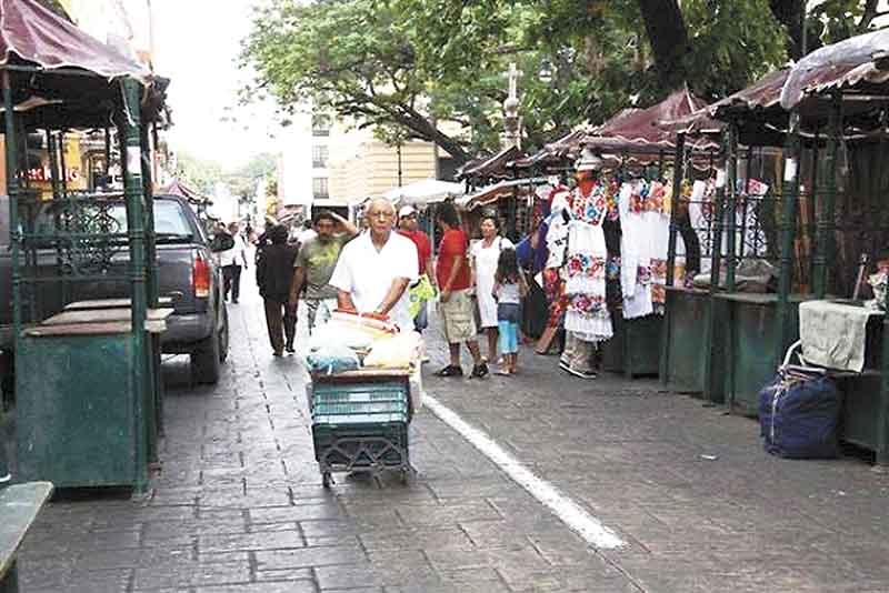 Ayuntamiento de Mérida hace firmar a comerciantes por apoyo y no les paga