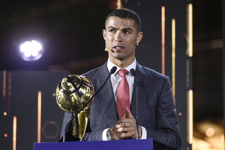 Cristiano Ronaldo recibe el premio al 'Mejor jugador del siglo XXI'