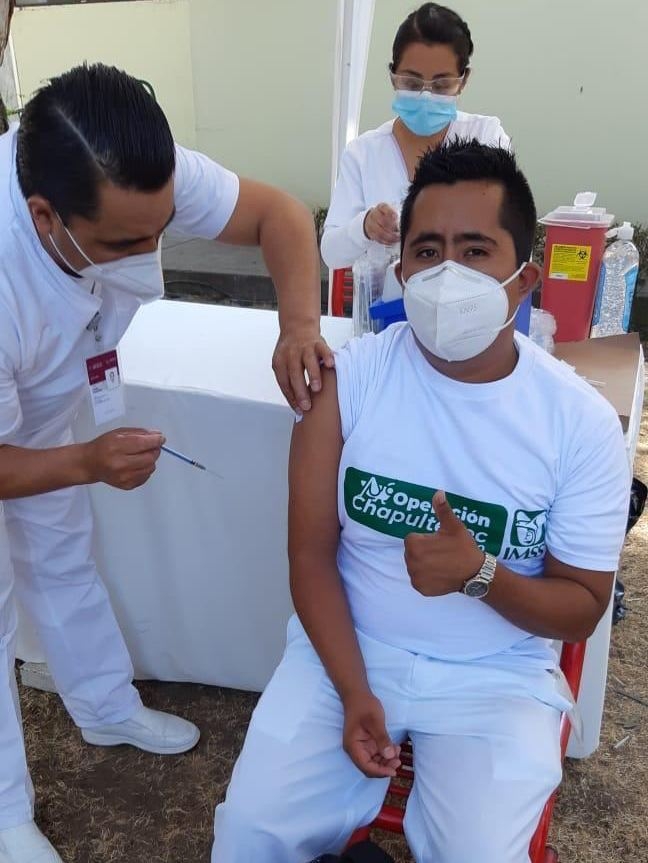 El enfermero es el primer habitante de Quintana Roo en recibir la vacuna