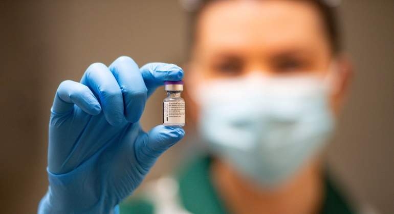 Enfermero de EU se contagia de COVID-19 tras ser vacunado