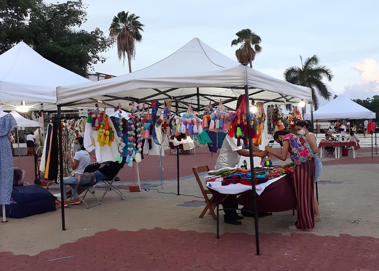 Para impulsar la economía, presentan Villa Navideña en Playa del Carmen