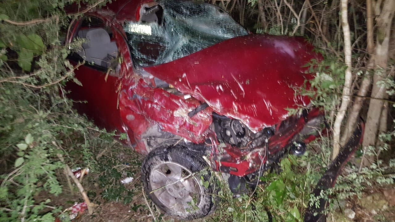 Sobreviven de milagro en fuerte accidente ocurrido en la carretera Mérida-Tetiz