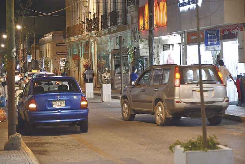 ¿Macetas de adorno? automovilistas no respetan estrategia de movilidad en Mérida