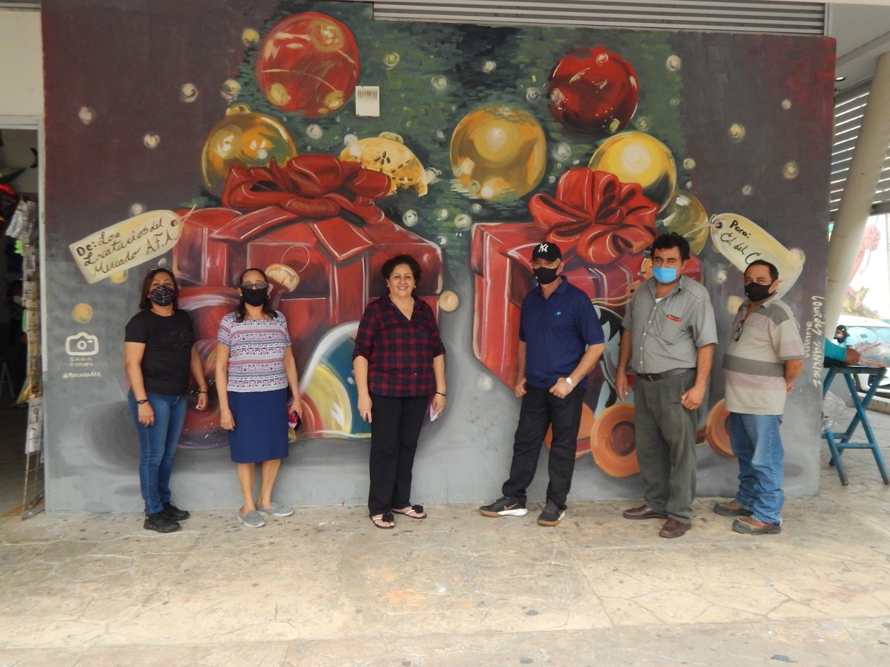 Realizan mural navideño en mercado de Ciudad del Carmen