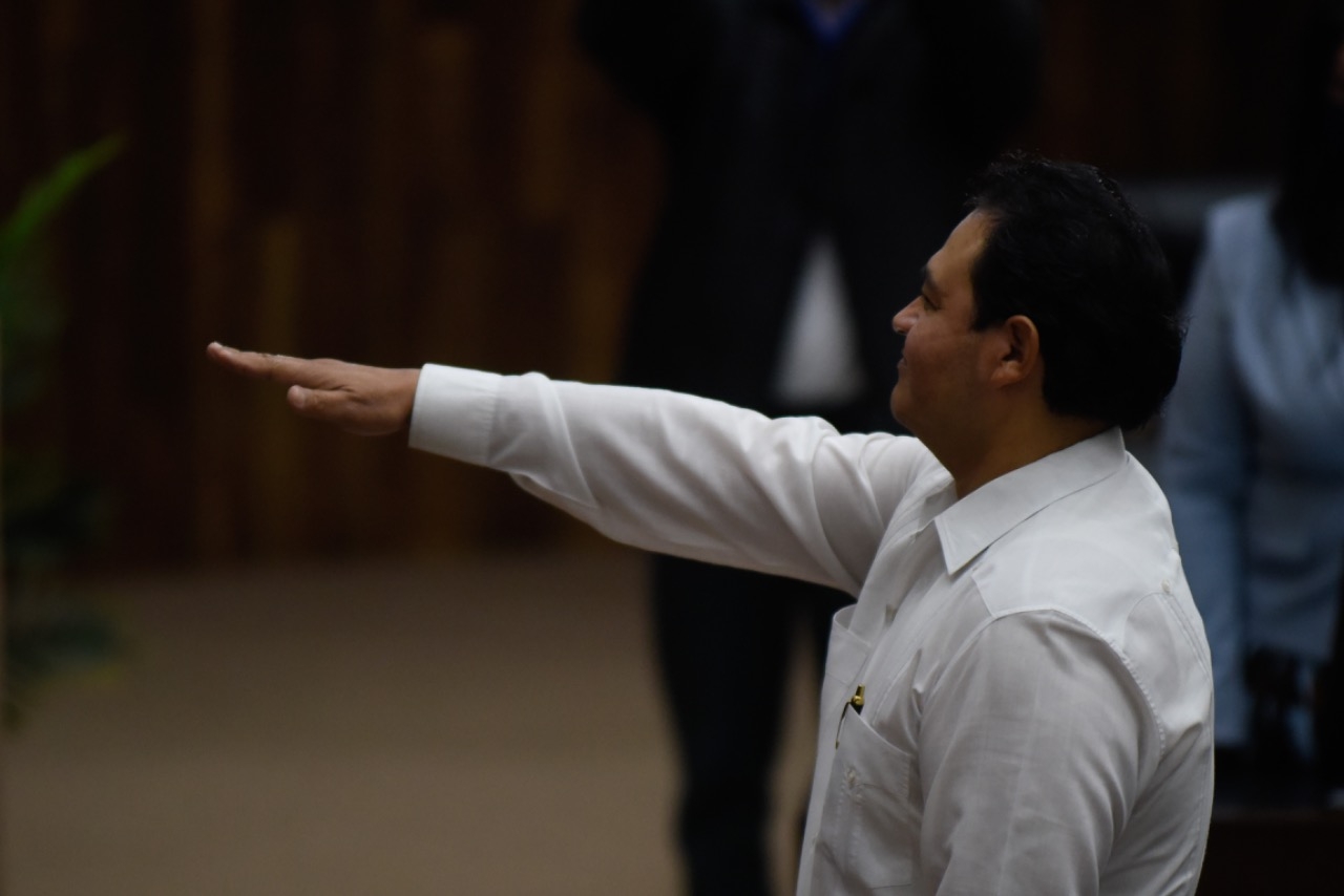 Juan Manuel León toma protesta como nuevo Fiscal General de Yucatán
