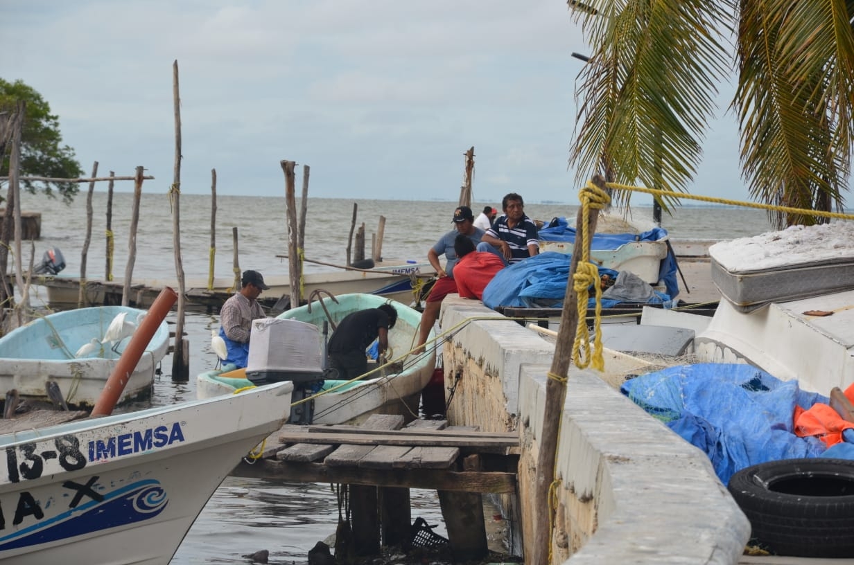 Invasión de Pemex afecta áreas de pesca de los ribereños en Ciudad del Carmen