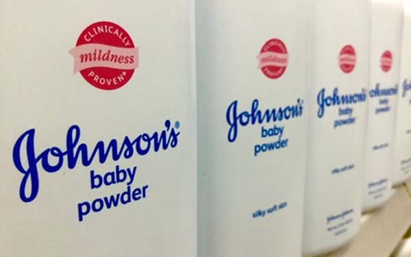 ONG piden a Secretaría de Salud retirar venta del talco para bebés de Johnson & Johnson