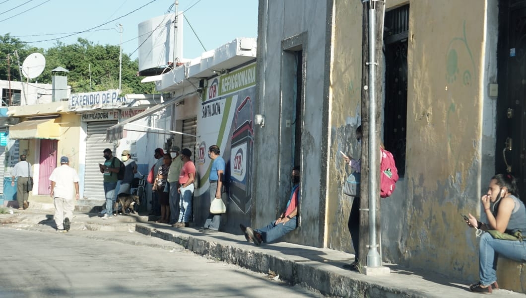 Servicio de transporte urbano en Campeche entra en paro y causa largas filas