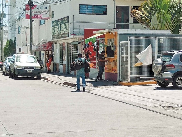 Trabajadores petroleros en Campeche obligados a firmar en opacidad