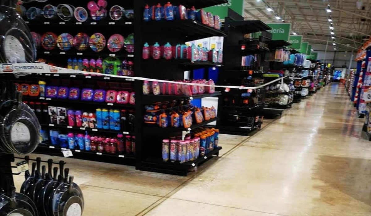 Clausuran áreas de productos no esenciales en supermercados de Chetumal