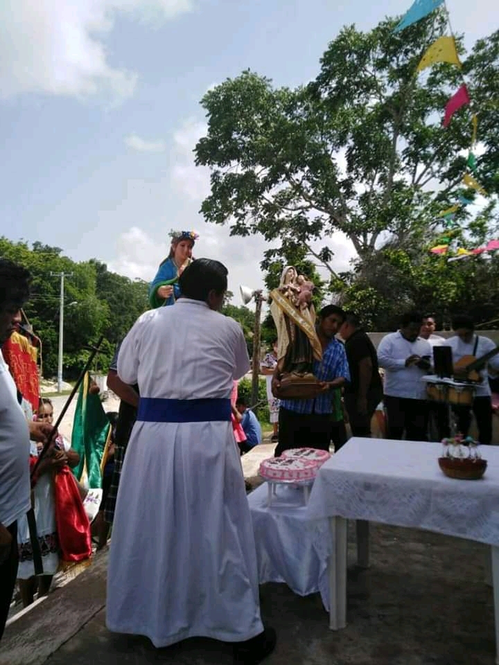 Sin cubrebocas ni sana distancia celebran fiesta religiosa en Yucatán