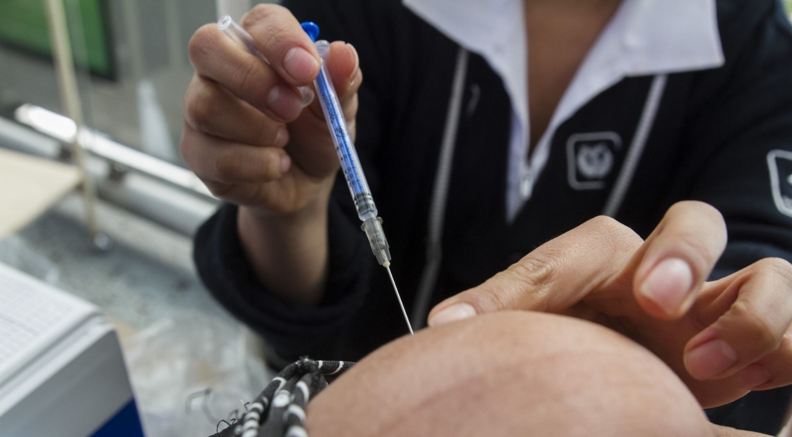 Explica Alcocer las condiciones para que empresas mexicanas compren vacunas