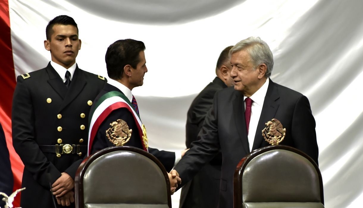 AMLO desmiente detención de Peña Nieto en España