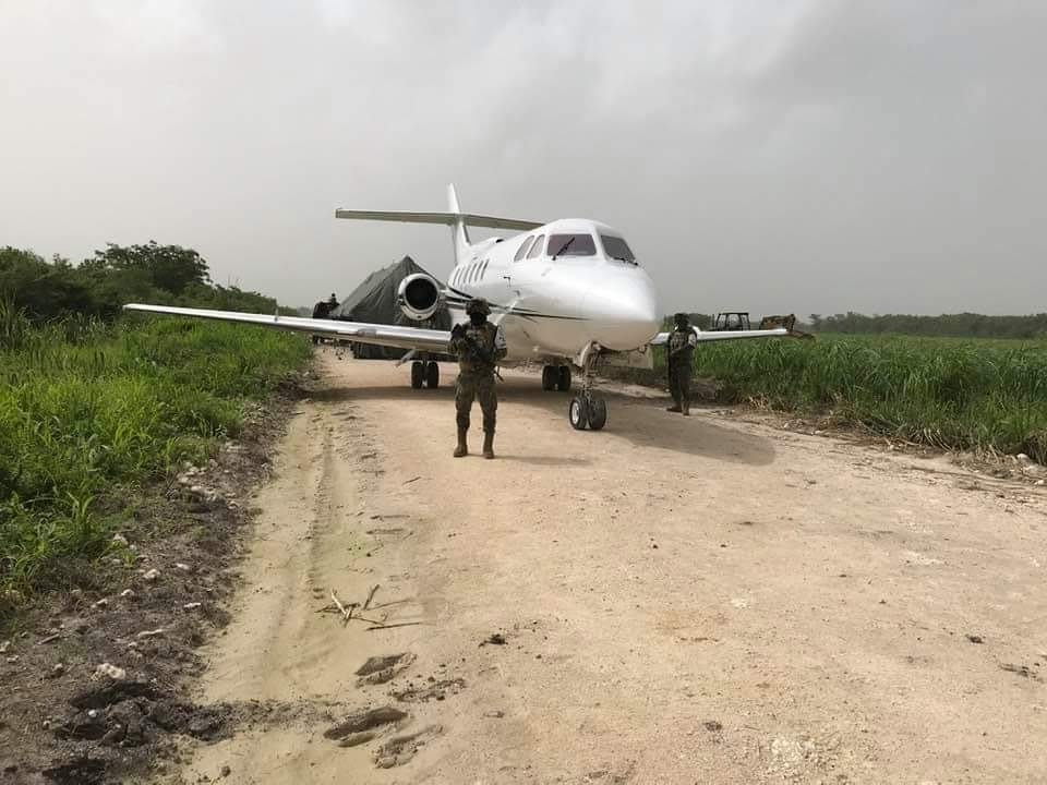 Cañeros de Río Hondo piden retirar avión varado desde hace 60 días