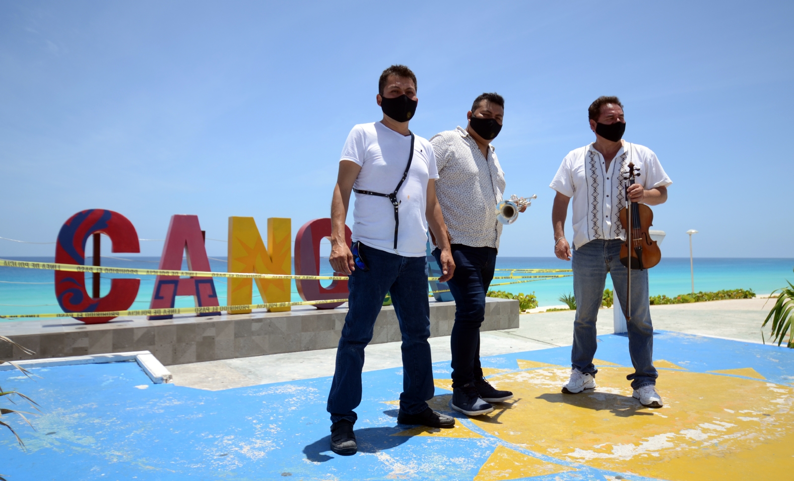 Pese a la pandemia, músicos llevan su talento a Cancún