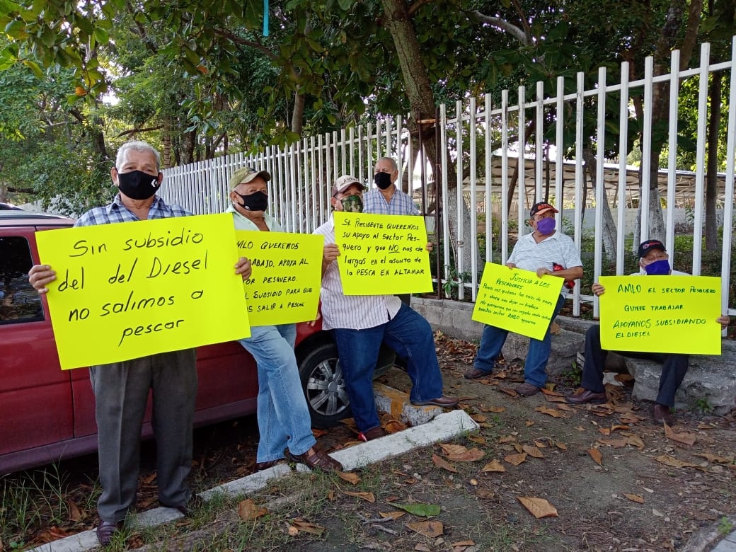 Pescadores de altura protestan en Ciudad del Carmen