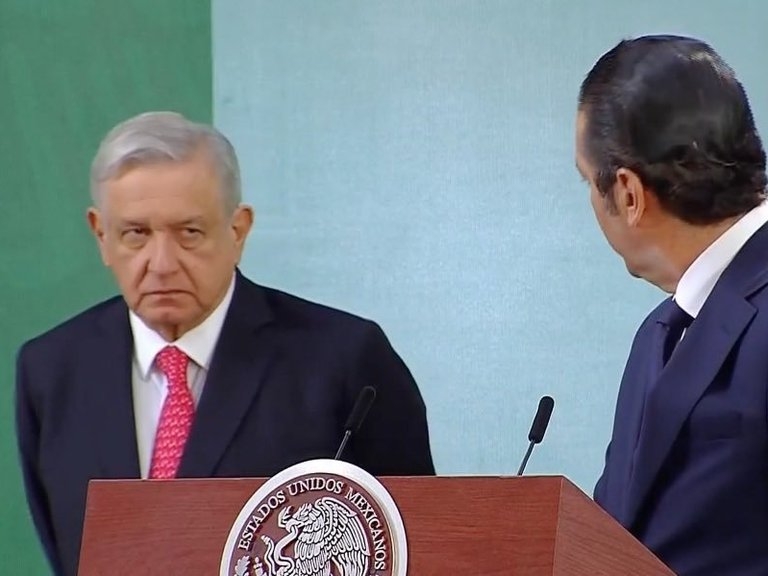 ¿Por qué AMLO ‘lanzó’ esta mirada al gobernador de Querétaro?