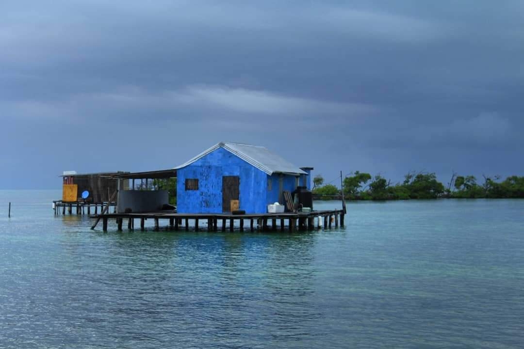 Evacuan a pescadores de Banco Chinchorro ante la Depresión Tropical 14
